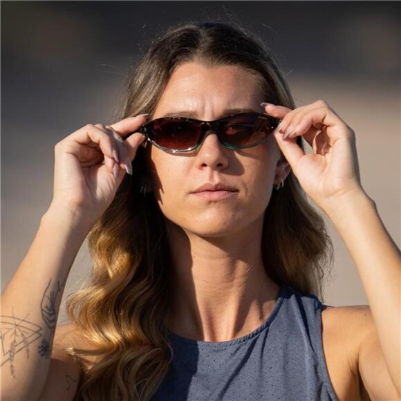 Women's Sport Sunglasses - Ideal for Golf, Hiking, Running and Great Lifestyle - Picture 3 of 8